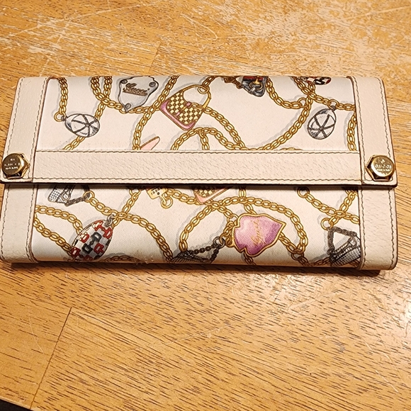 Gucci Handbags - Gucci Cream Chain & Charm Foldover Wallet